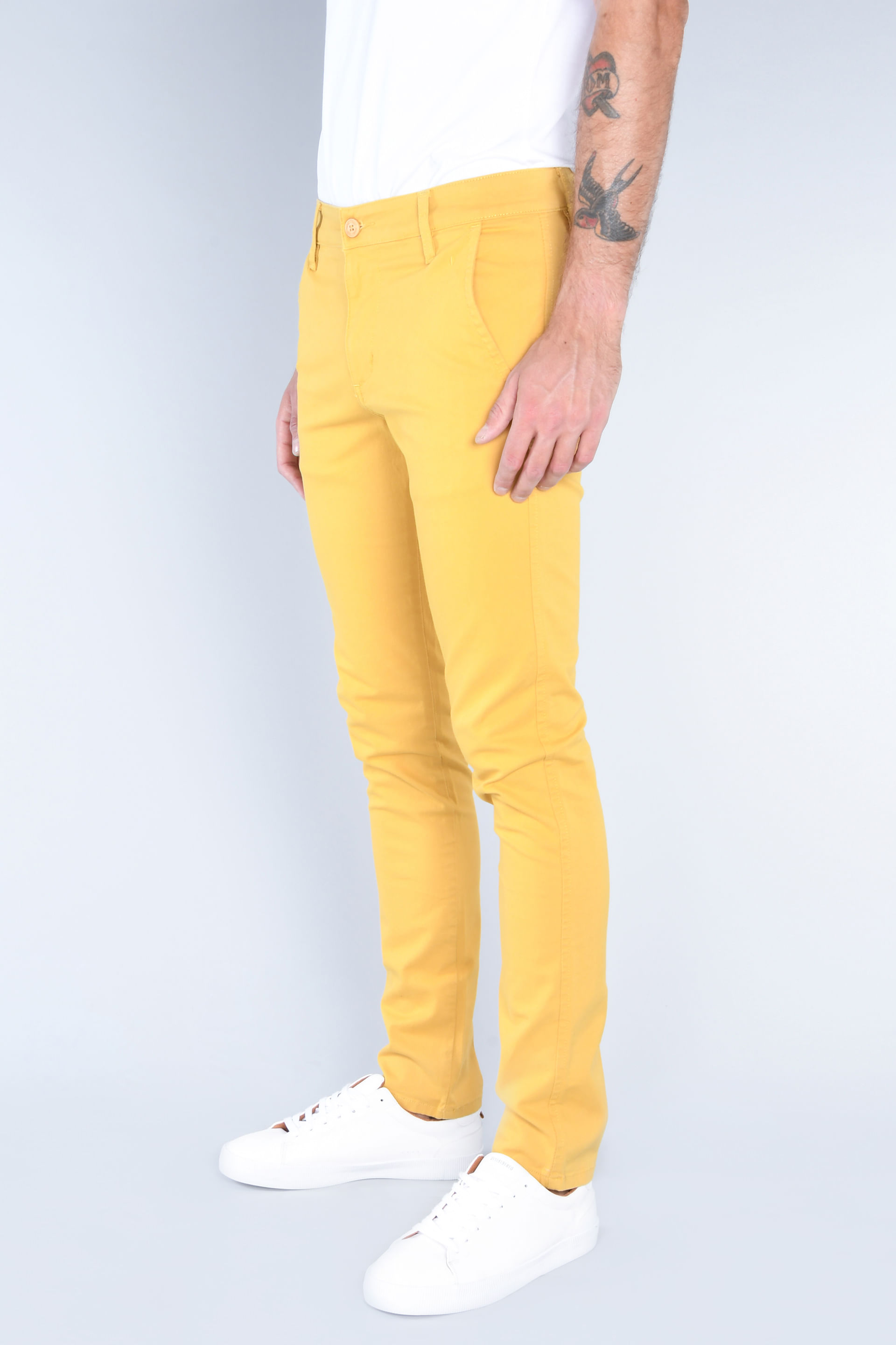 PANTALÓN CHINO CON BOLSILLO FRANCÉS GRIS | ropacaballero.com