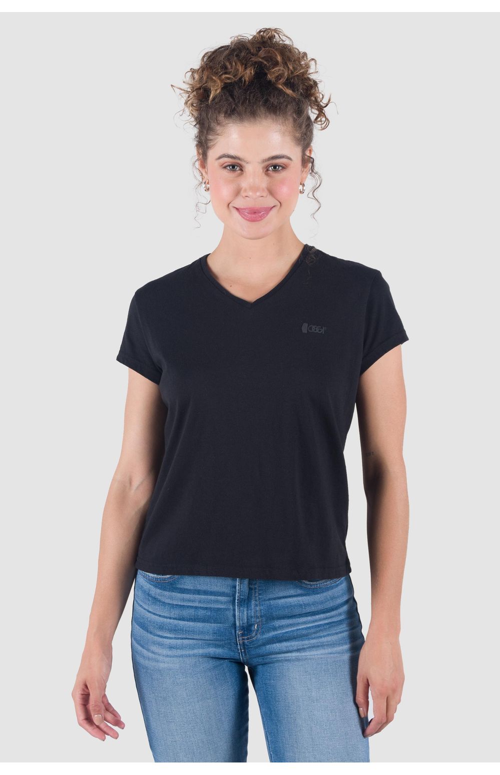 Playera Básica Oggi Mujer Chifón Negra 83102 Regular