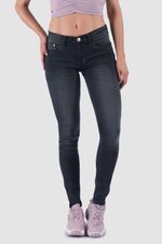Jeans_Oggi_Mujer_Mezclilla_Negro_Carol_2212106_Super_Skinny_Frente