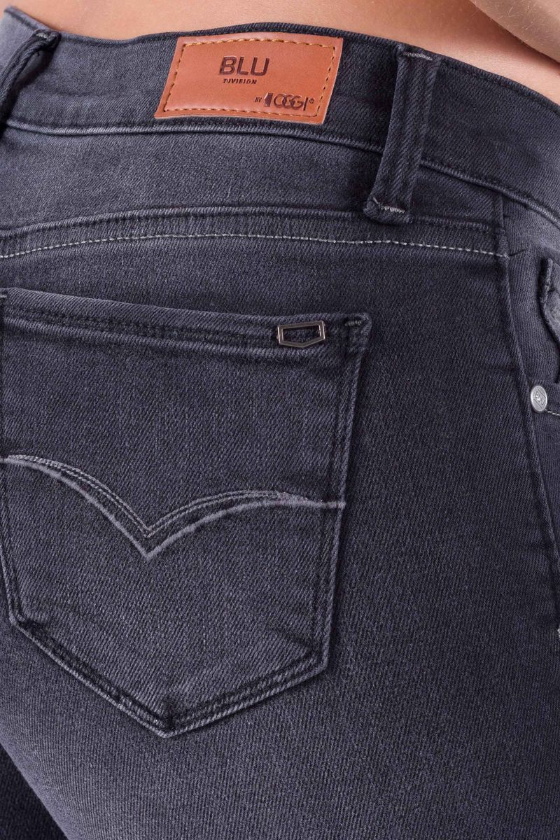 Jeans_Oggi_Mujer_Mezclilla_Negro_Carol_2212106_Super_Skinny_Detalle2