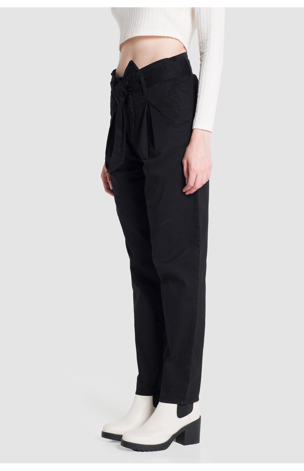 Pantalón Paper Bag Oggi Mujer Gabardina Negro 2242149 Regular