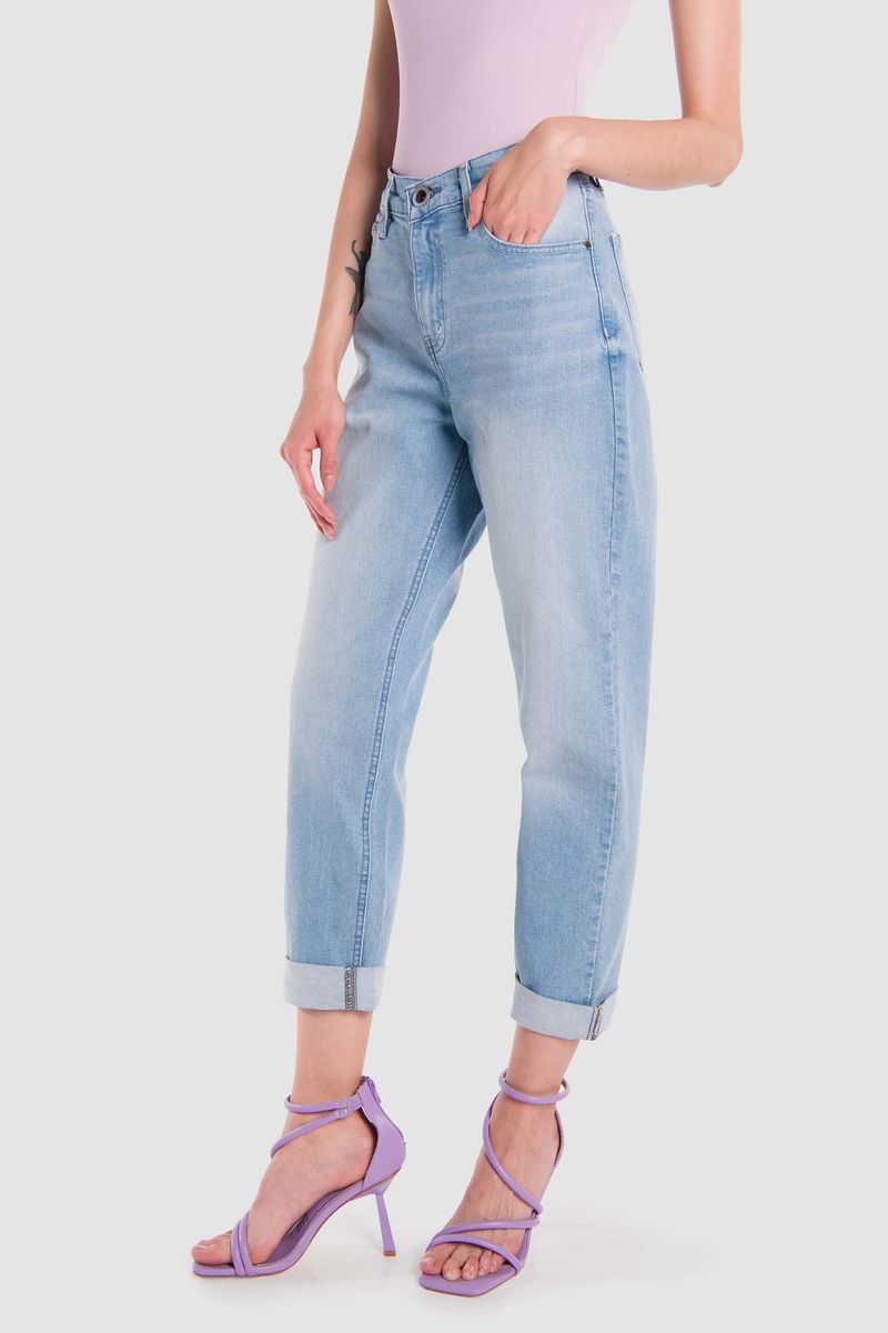 MOM-VINTAGE-2312124-VISTA2