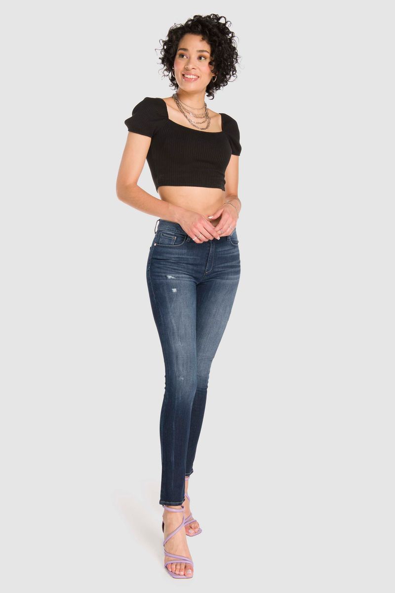 LUCY-BLAK-2312113-VISTA6