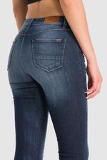 LUCY-BLAK-2312113-VISTA5